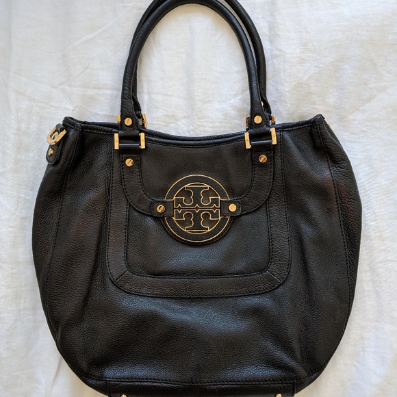Tory Burch Handbags - Tory Burch Amanda Hobo Bag